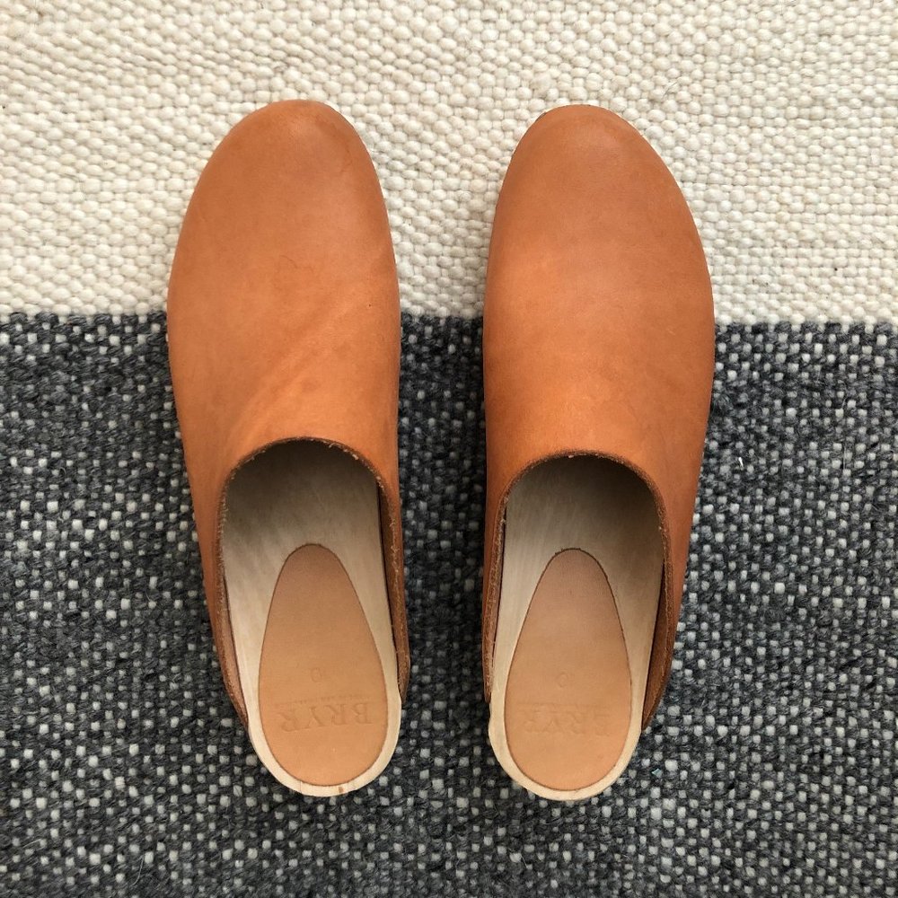 Bryr Clogs Clementine Closed Toe size 40